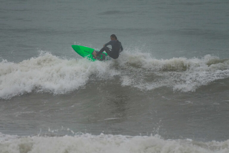 SUP surfing session