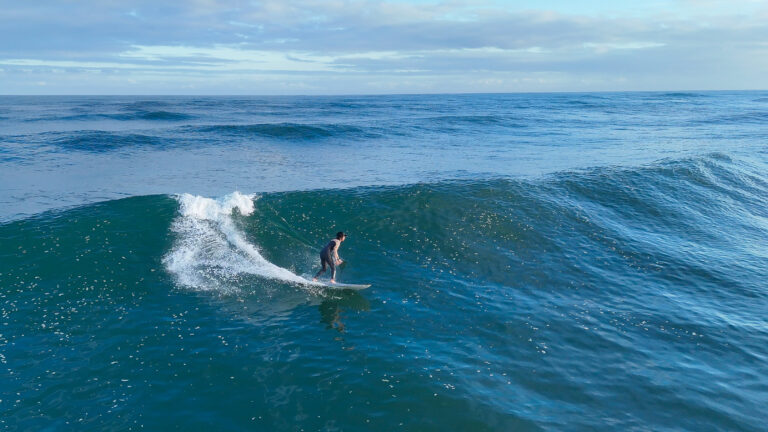 SUP SURFING PARADISE